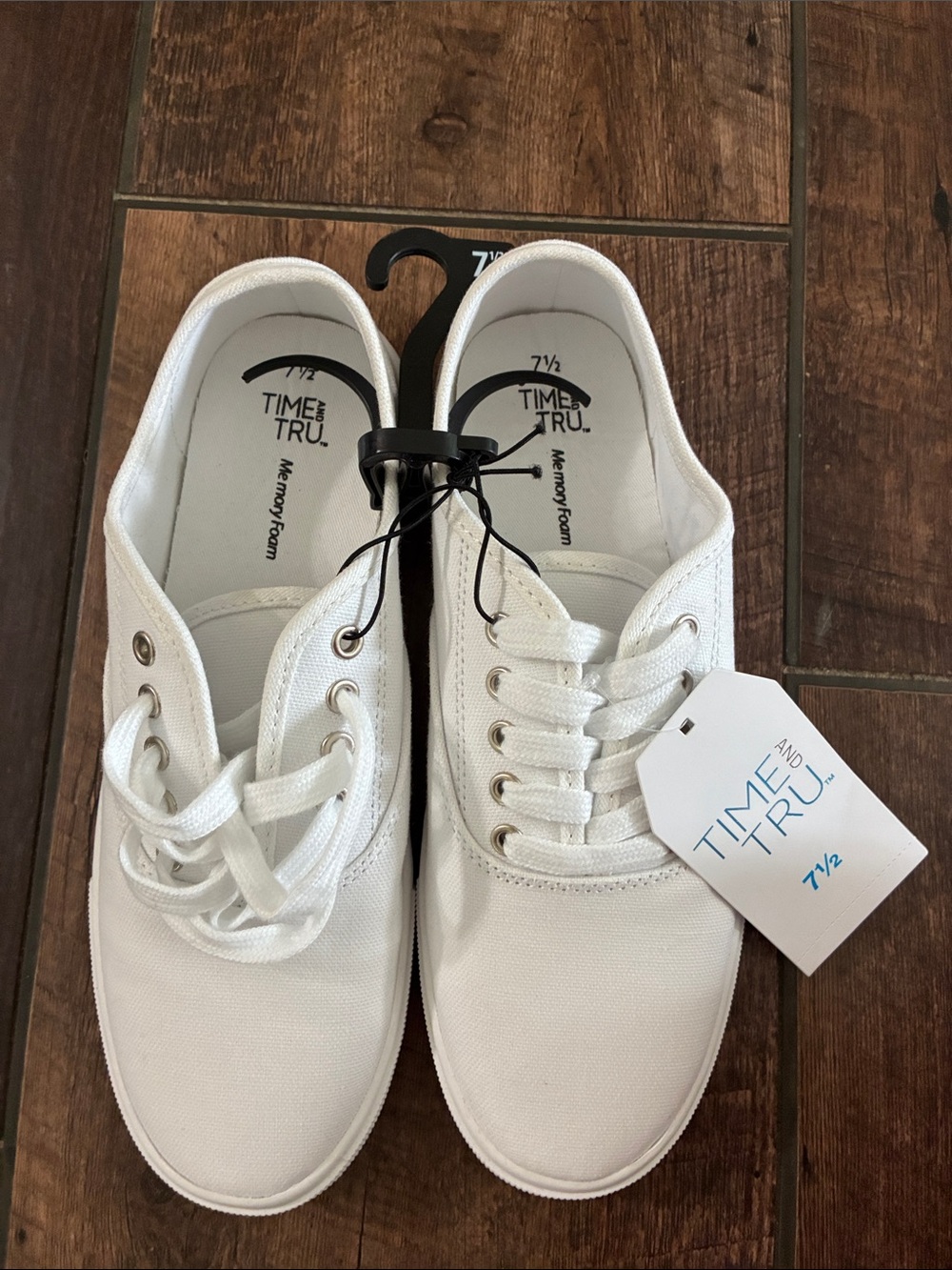 Time and Tru White Low-Top Canvas Sneakers with Lace-Up